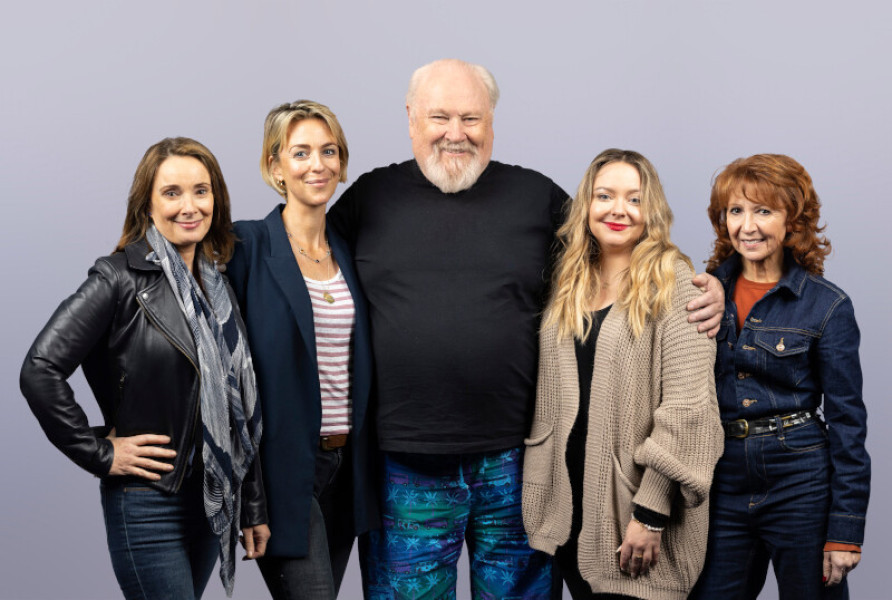 The cast of The Quin Dilemma, Nicola Bryant, Miranda Raison, Colin Baker, Lisa Greenwood and Bonnie Langford.
